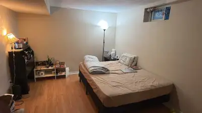 Master bedroom Fully furnished Walking distance to grocery Adonis, Rbc, pizza pizza and many more! G...