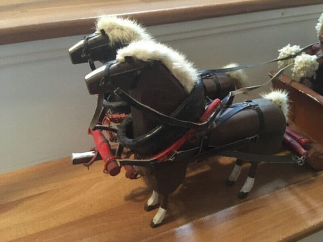 FOLK ART HORSE DRAWN SLEIGH in Arts & Collectibles in Bedford - Image 3