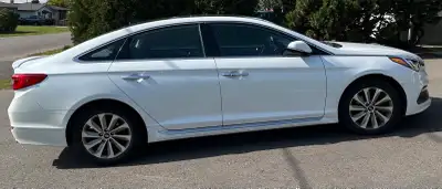 2015 Hyundai Sonata Sport, low KM, only one driver, excellent condition. Automatic with 3 drive mode...