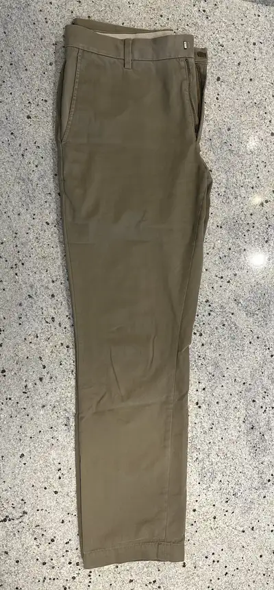 Banana Republic Aiden Chino Excellent Condition, View more