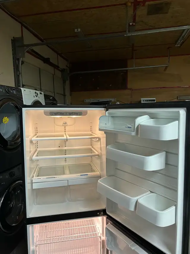 LG Perfect Working Condition Refrigerator 30 days warranty. in Refrigerators in Kitchener / Waterloo - Image 7