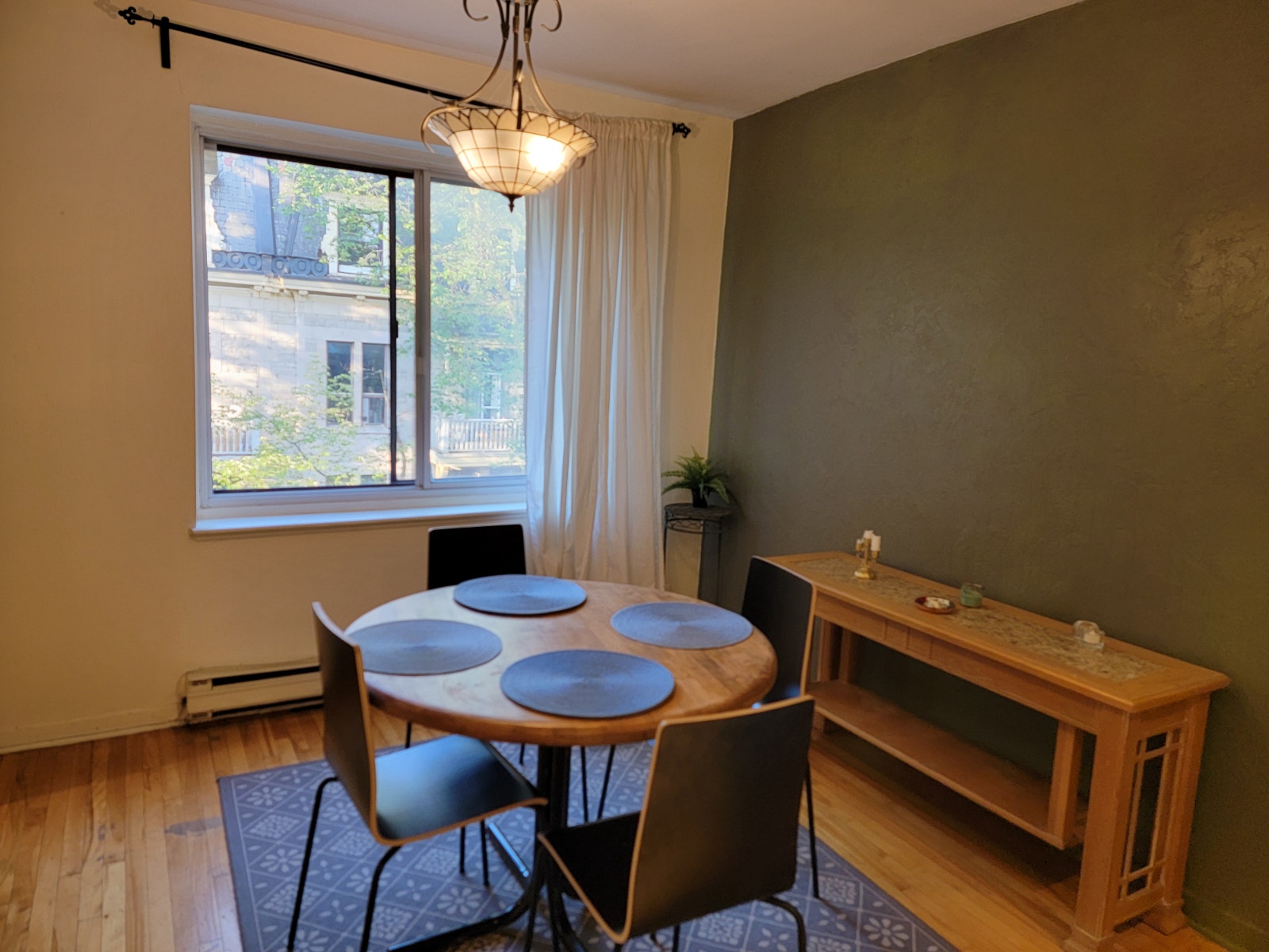 Beautiful,  fully furnished,  2 bedroom apt. In Plateau. — photo 2