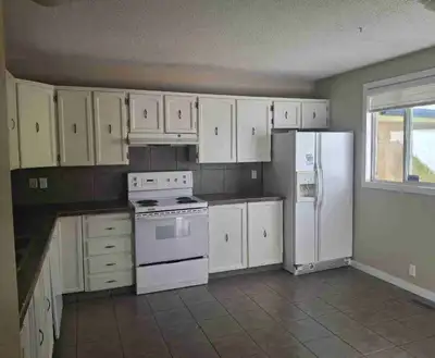 Main floor located in NW, Calgary. 3 bedroom, kitchen(fridge, oven, dishwasher) ,living room and bat...
