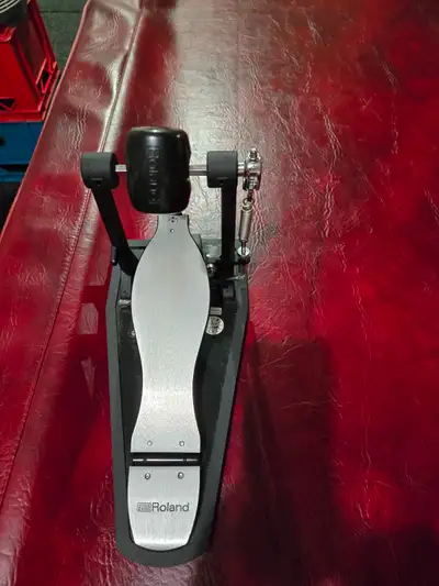 Roland bass drum pedal, RDH-100, View more