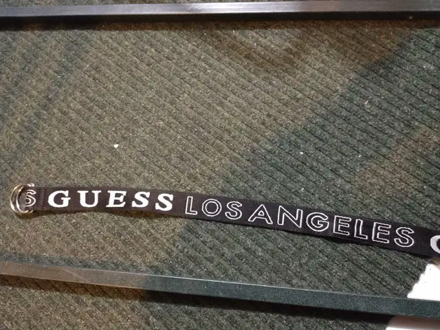 Guess black & white adjustable belt in Women's - Other in Laval / North Shore - Image 4