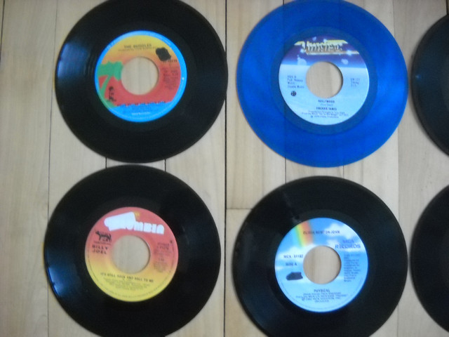 14 disques vinyles (45 tours) des années quatre-vingt dans Art et objets de collection  à Saguenay - Image 2