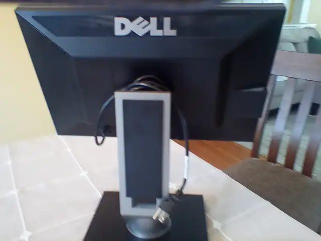 Dell Computer Monitor in Monitors in St. Catharines - Image 3