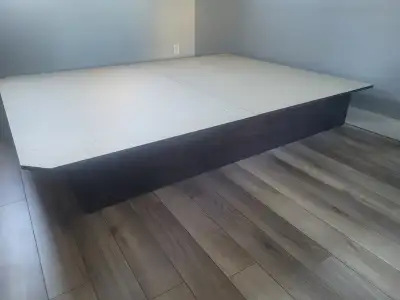 Base de lit queen en mélamine, View more