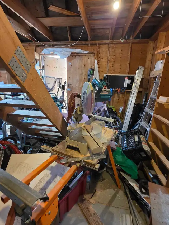 Makita Mitre Saw with Blade and Stand in Power Tools in Oshawa / Durham Region - Image 3