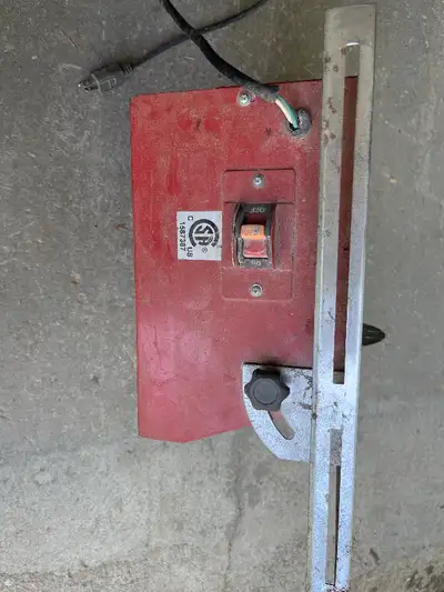 Electric Ceramic Tile Saw with Blade For Sale Good working condition. Asking $40.00 Phone 705-877-11...