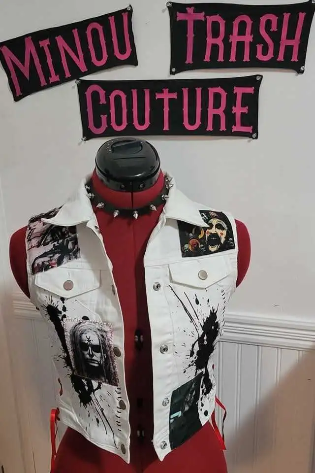 jacket en jeans unique  in Women's - Tops & Outerwear in Laval / North Shore - Image 2