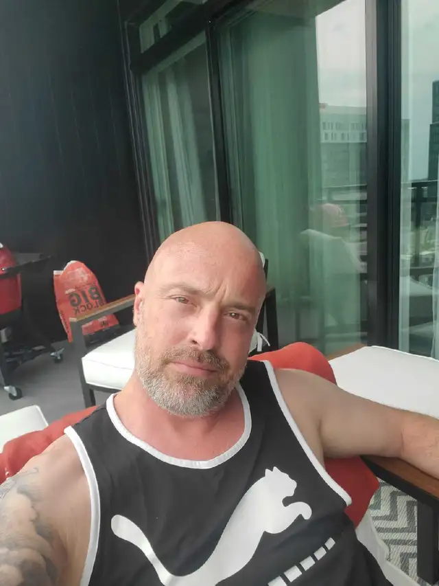 single man seeks woman