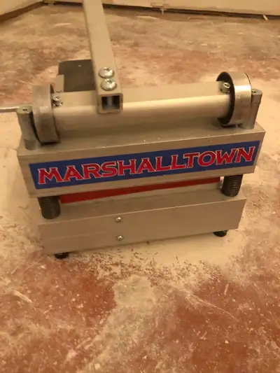 MARSHALLTOWN Ultra-Lite Flooring Cutter 9", View more