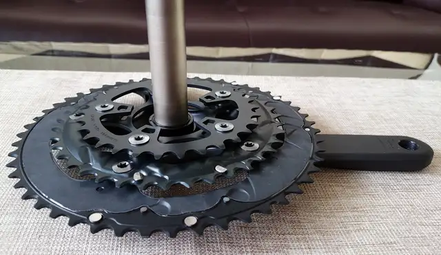 Shimano 10x3 Speed Ultegra FC-6703 Bike Crankset 52/39/30T 175mm in Frames & Parts in City of Toronto - Image 4
