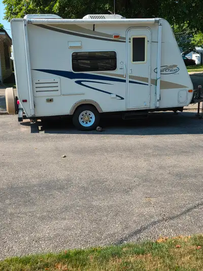 2007 Trail Lite 17 ft ...In good condition, clean, smoke free...Two propane tanks, stove oven microw...