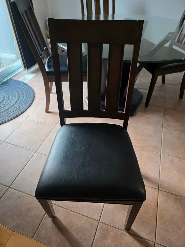Round Dining Table and Chairs63436970644353121