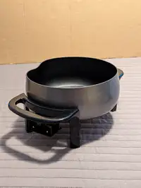 Working electric Fondu Pot with bent edge - no cord