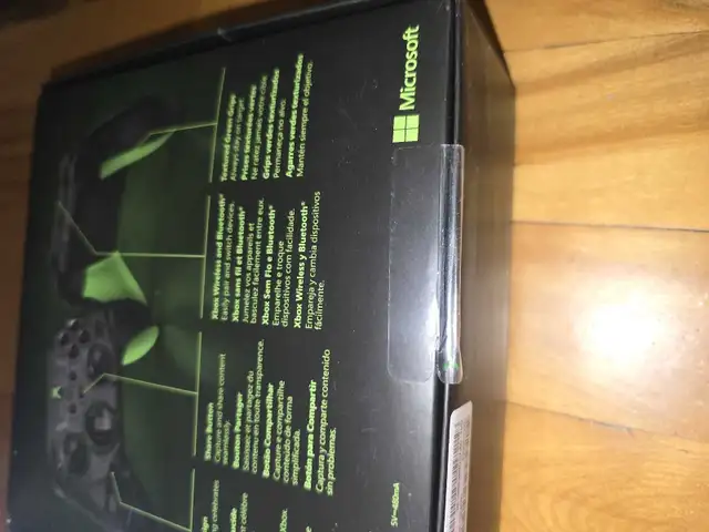 Xbox One 20th anniversary retro controller in XBOX One in City of Montréal - Image 7