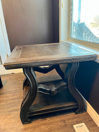 Like new end table