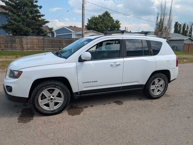 Jeep compass in Cars & Trucks in Saskatoon - Image 2