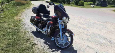 2018 Ultra, Excellent condition, 19000 km, Milwaukee107, 6 speed, Loaded. ABS Brembo brakes, heated...