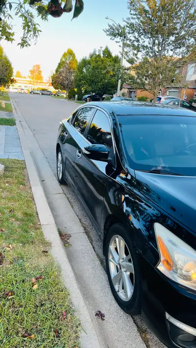 Nissan Altima 2015 2.5 SL Sedan for sale. Top of the line model with leather seats and sunroof. All...