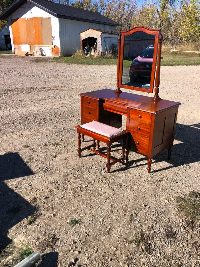 Antique bedroom set for sale in Dressers & Wardrobes in Calgary - Image 7