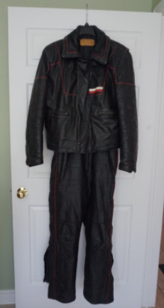 Men's snowmobile costume Brand: Taurus Drospo Made of real leather 2-Piece Suit size: 36 Jacket size...