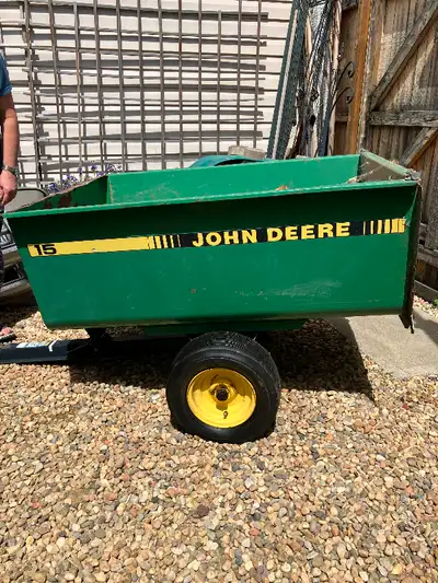 John Deere Dump Wagon 1660 lb. max weight