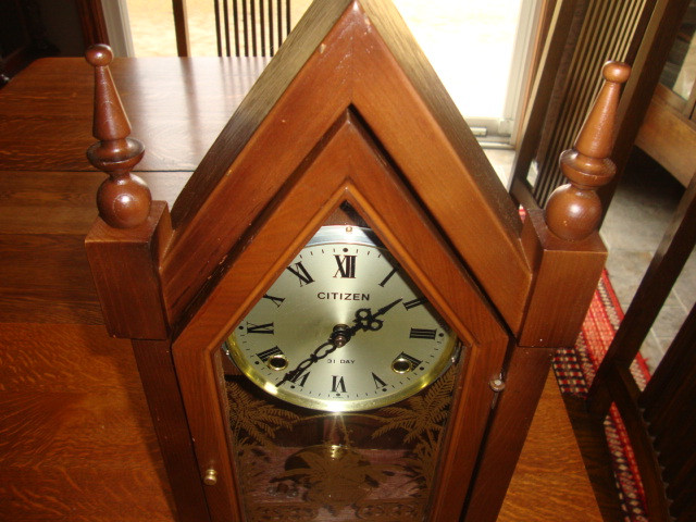 CATHEDRAL STYLE WOOD CLOCK in Arts & Collectibles in Norfolk County - Image 4
