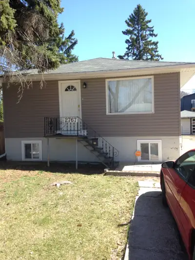 2 bedroom 1 bathroom suite for rent. Rent includes water and heat, all other utilities are the respo...