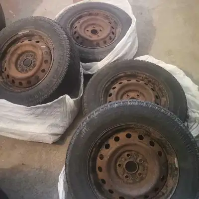 Arctic Claw Summer Tires on rims (215 / 70 / R16). was used on Toyota Rav. Total for four tires on R...