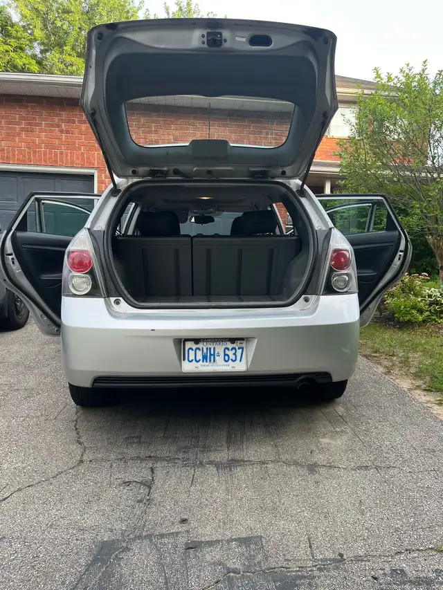 2009 Pontiac Vibe in Cars & Trucks in Cambridge - Image 6
