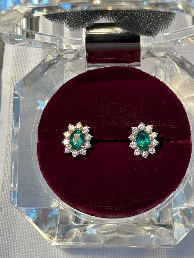 Emerald and Diamond earrings and pendant set in 18 carat gold in Jewellery & Watches in Sarnia - Image 2