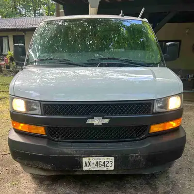 Selling my 2019 V6 4.3 L express Van.this van is clean inside and out Extended No issues mechanicall...