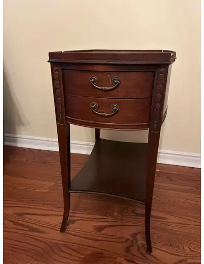 Beautiful Mahogany end table, View more