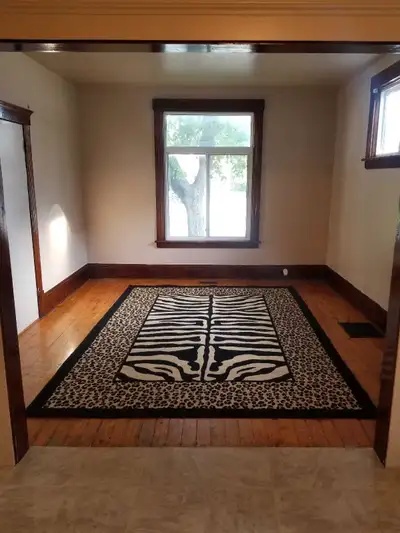 Spacious 2-Bedroom Main Floor Apartment – All Inclusive
