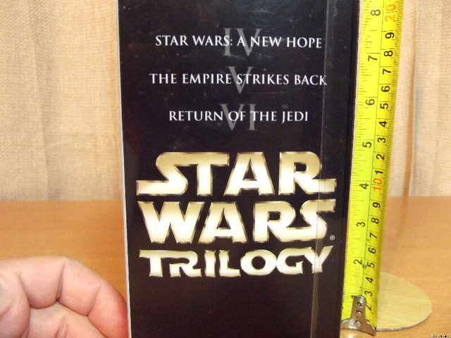 Star Wars Trilogy VHS (en anglais) dans Accessoires pour télé et vidéo  à Lanaudière - Image 4