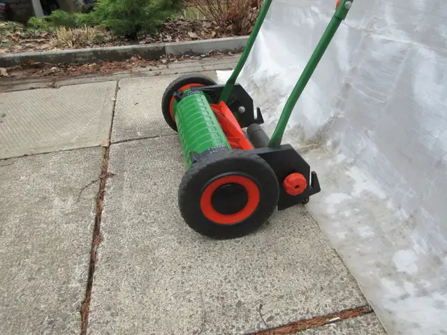 Tondeuse manuelle Gardena in Lawnmowers & Leaf Blowers in Longueuil / South Shore - Image 6