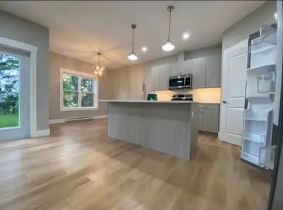 Unfurnished -South facing one side of Duplex(side by side) looking for new tenant . https://youtu.be...