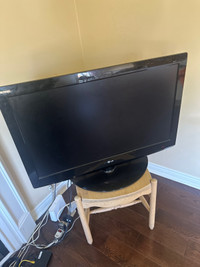 TV LG - 40 inches  + IPTV BOX