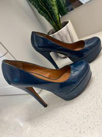 Ladies’ size 7 Navy Heels !