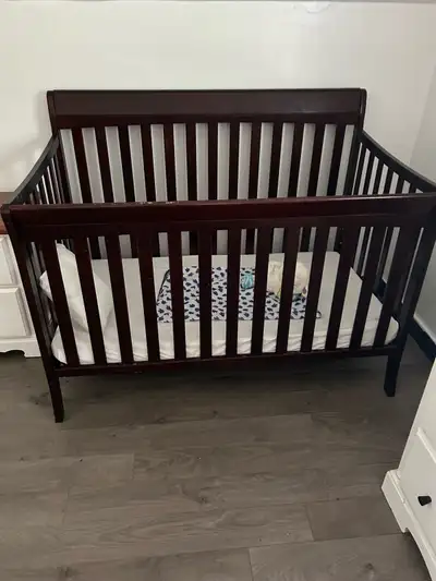 Je doit vendre ma bassinette qui vien avec le matelas es drap contour car j’ai déménager dans une au...