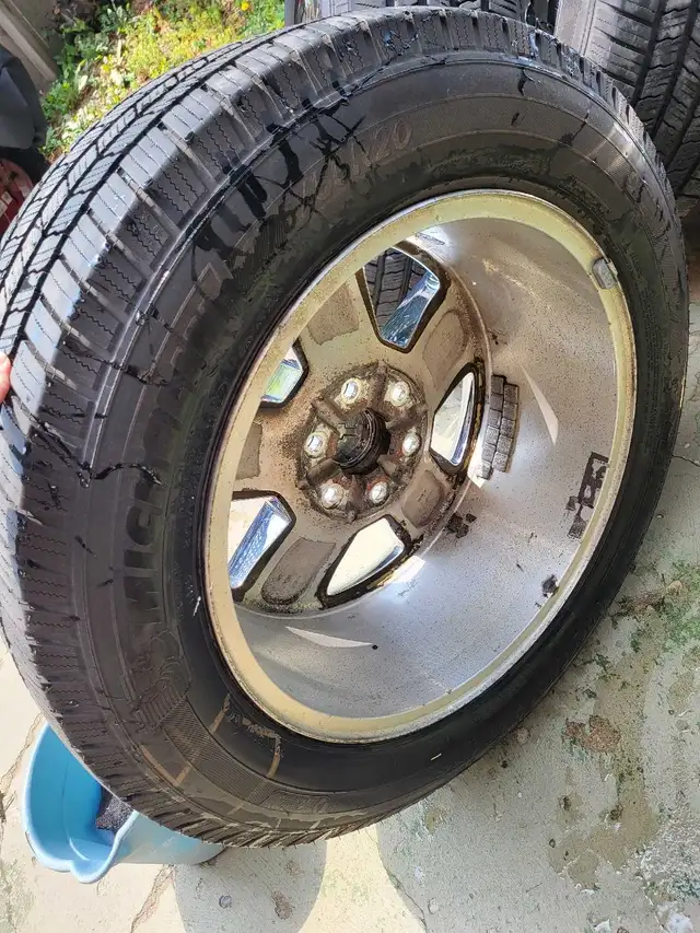 2014-2019 Chevy Silverado tire set in Tires & Rims in Oshawa / Durham Region - Image 7