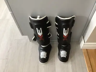 New Boxing/MMA/Martial Arts Style Shin Guards Size S-M, View more
