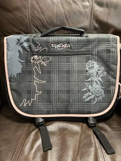 Sac d’école Tracker neuf.Gris et rose., View more