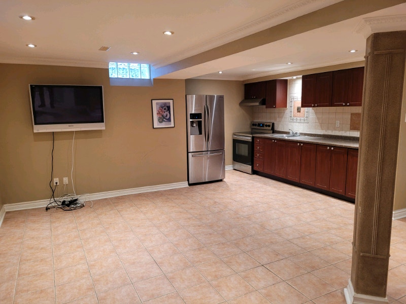 A beautiful basement unit available for rent in Erin Mills Long Term Rentals Oakville