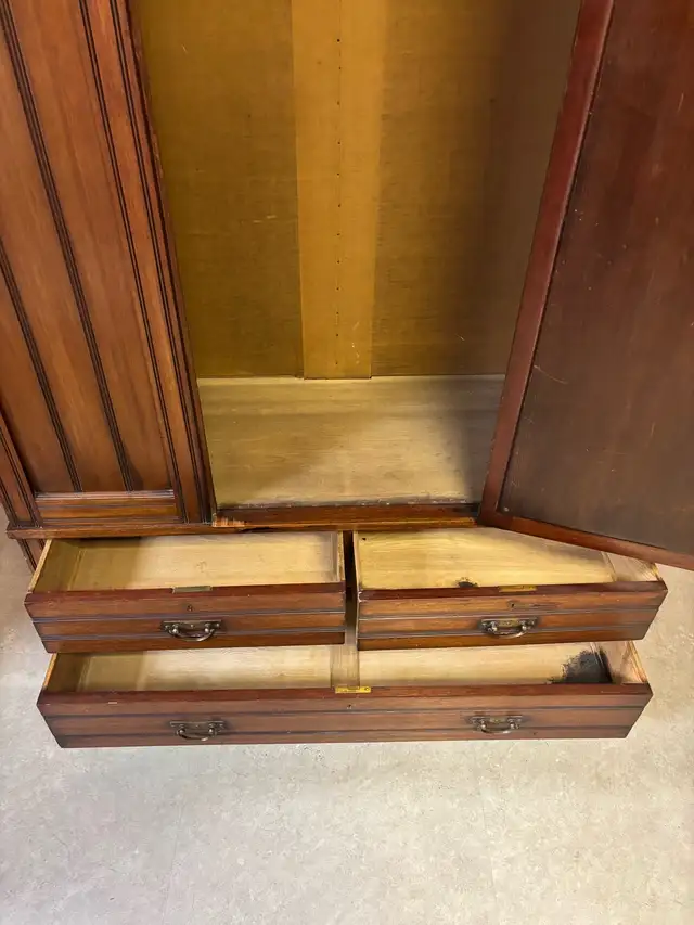 Vintage Wooden Wardrobe with Mirror in Dressers & Wardrobes in Oshawa / Durham Region - Image 3