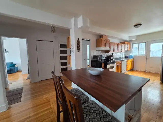 5 1/2 Ahuntsic,  1356$/mois