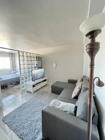 3 ½ meublé – tout inclus – libre 1er septembre – centre-ville Sherbrooke Logement prêt à emménager,...